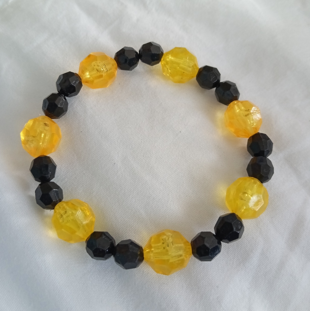 Hand Crafted Yellow and black crystal stretchy bracelet
